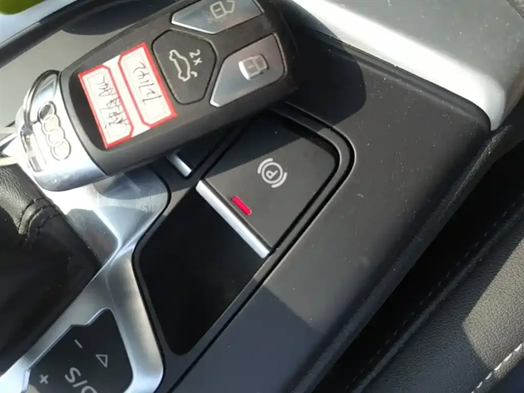 Audi A4L 2024 из CN, фото 8