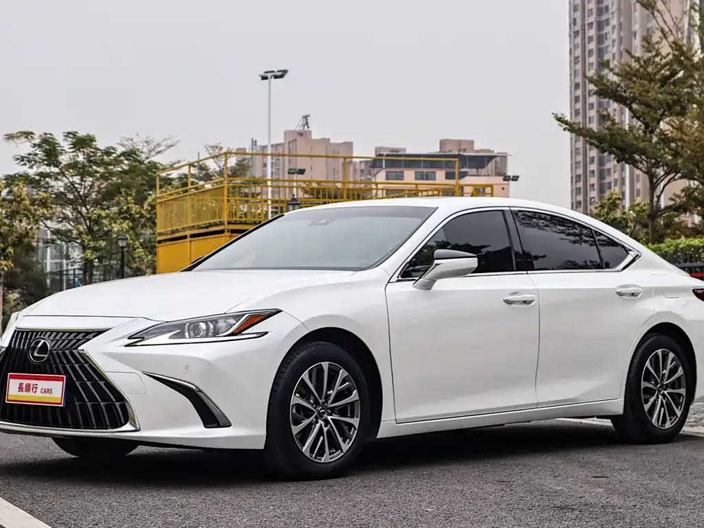 Lexus ES — фото 1