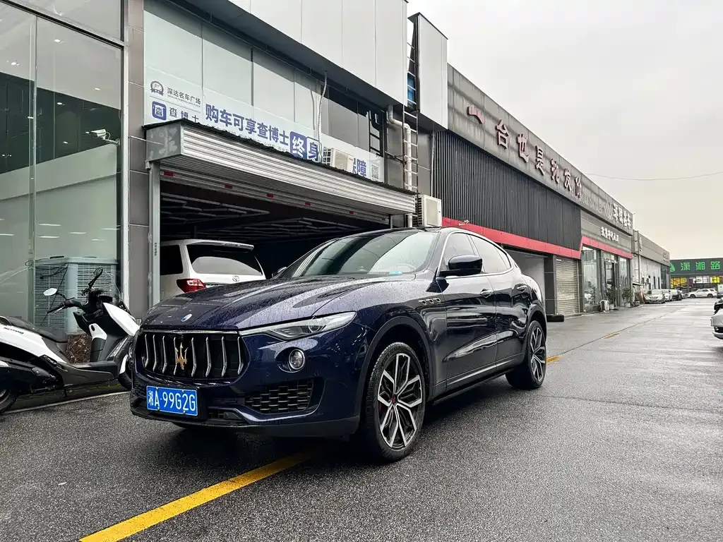 Maserati Levante — фото 1