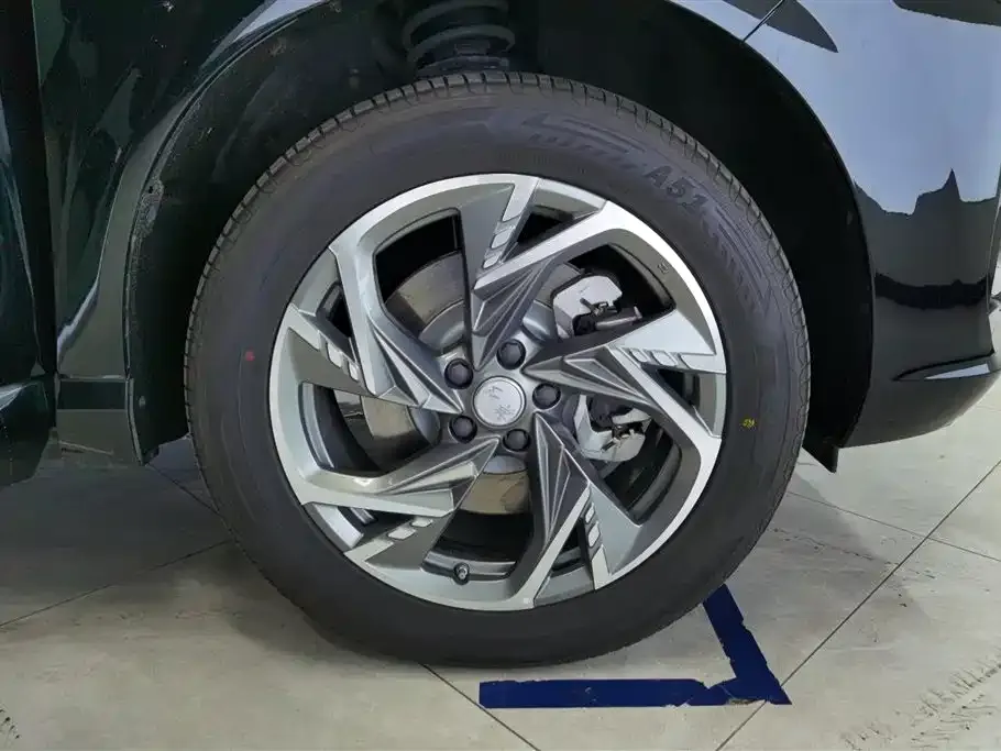 Hongqi HS3 PHEV 2024 из CN, фото 2