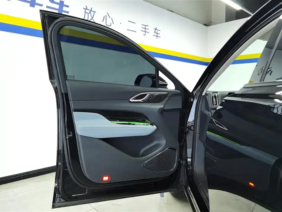 Hongqi HS3 PHEV 2024 из CN, фото 3