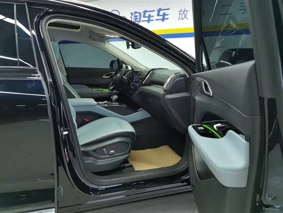 Hongqi HS3 PHEV 2024 из CN, фото 6