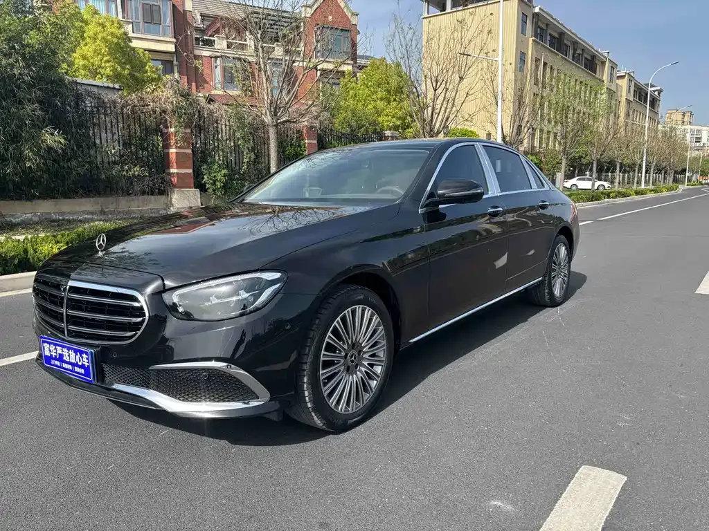 Mercedes-Benz E-Class — фото 1