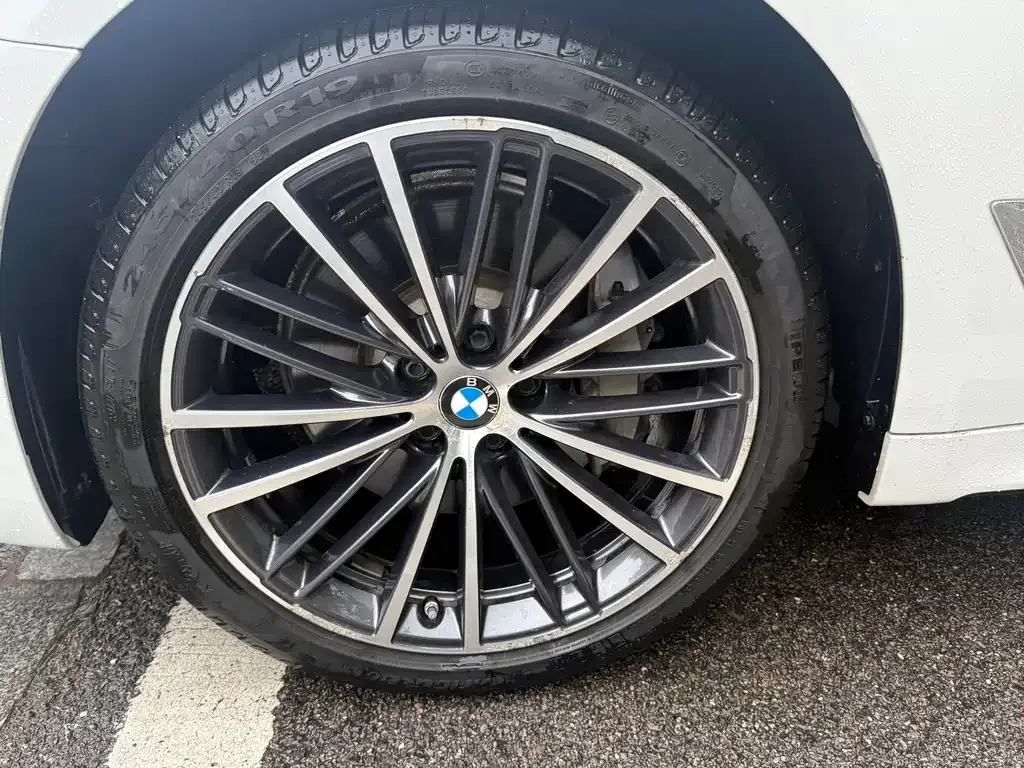 BMW 5 Series — фото 10