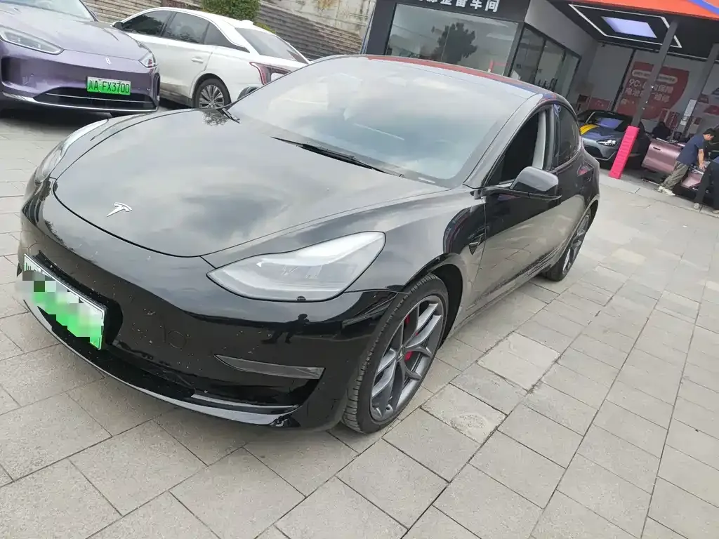 Tesla Model 3 — фото 1