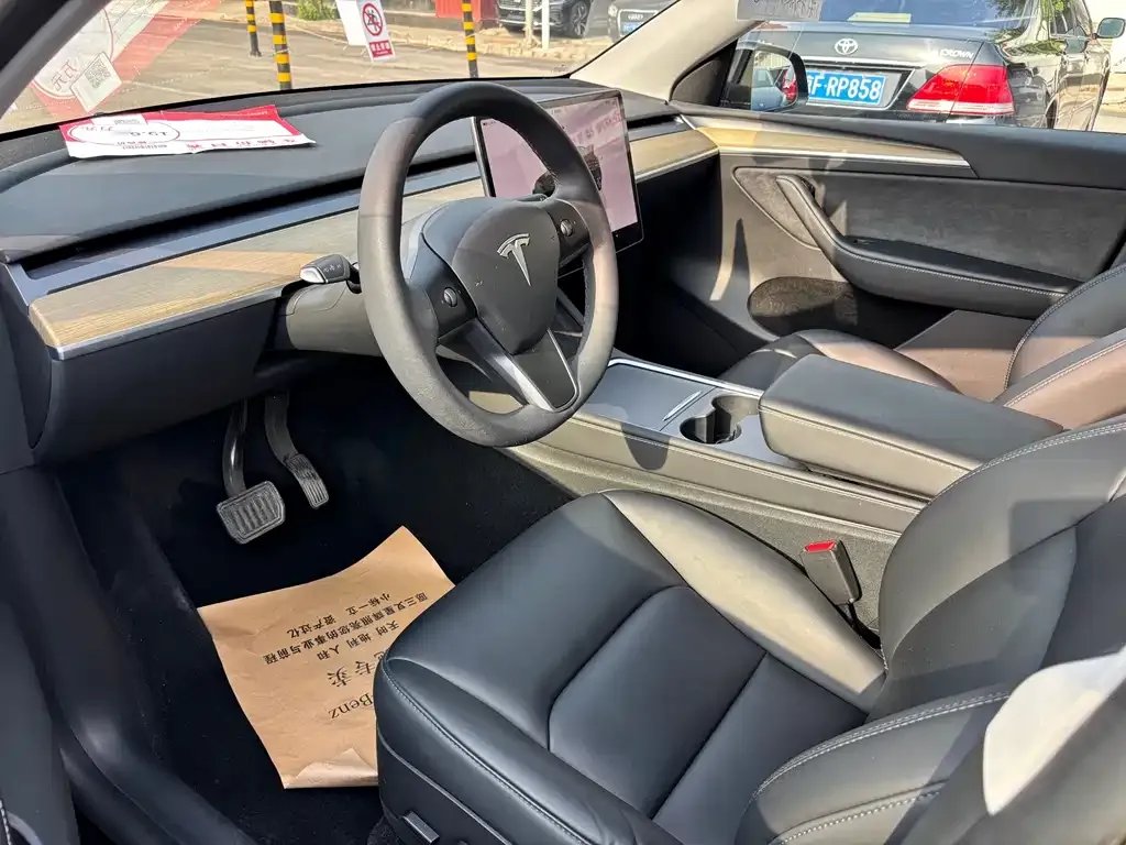 Tesla Model Y — фото 4