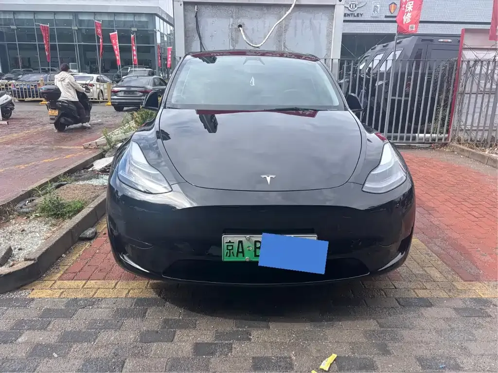 Tesla Model Y — фото 9