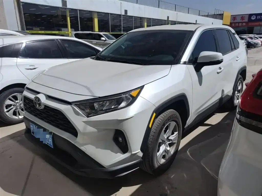 Toyota RAV4 — фото 1