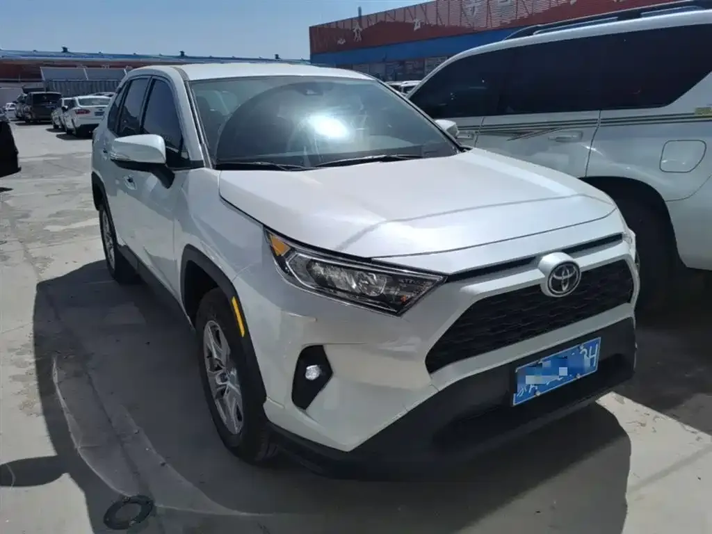 Toyota RAV4 — фото 2