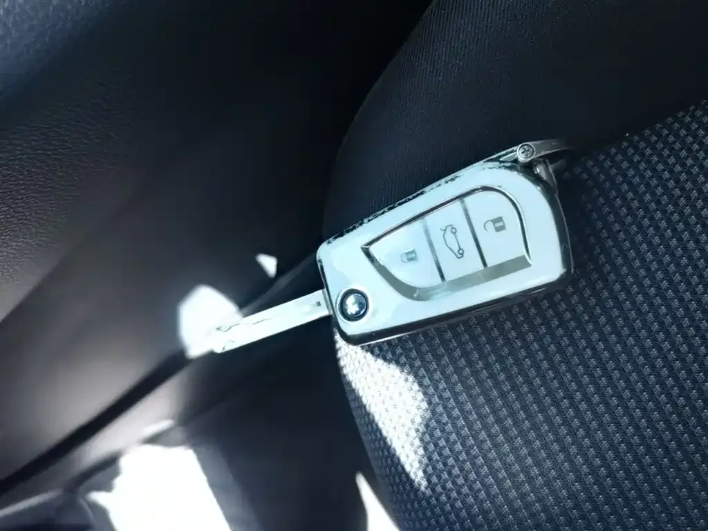 Toyota RAV4 — фото 10