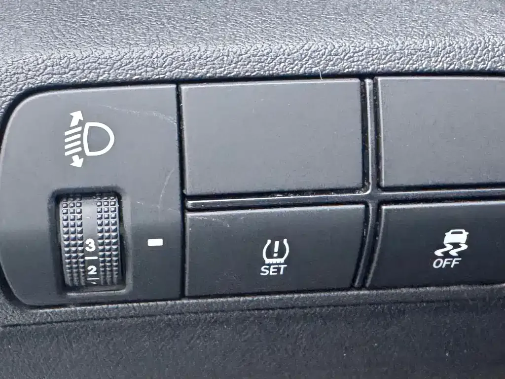 Hyundai Elantra — фото 4