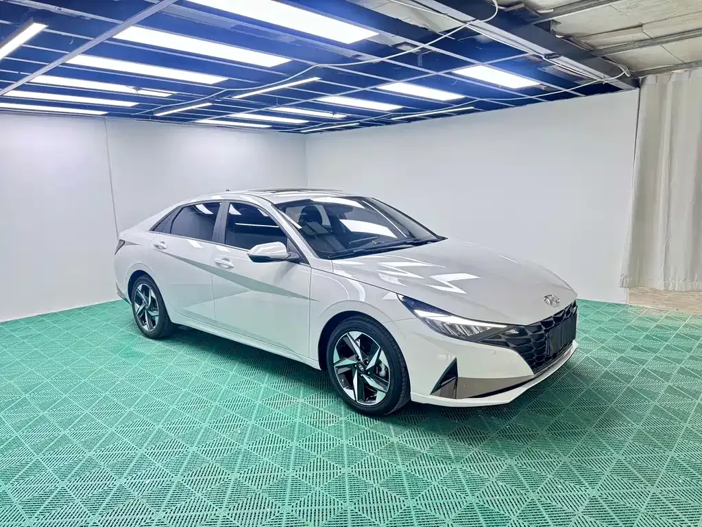 Hyundai Elantra — фото 9