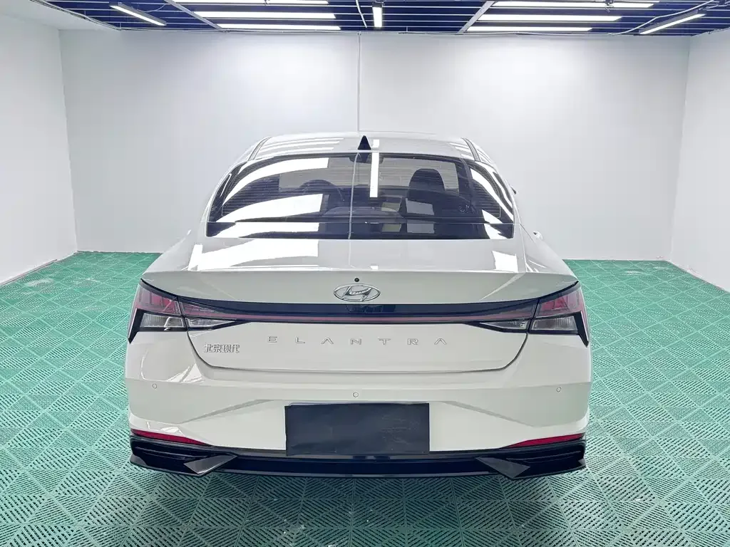 Hyundai Elantra — фото 7