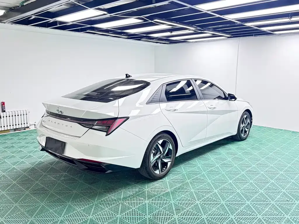 Hyundai Elantra — фото 6