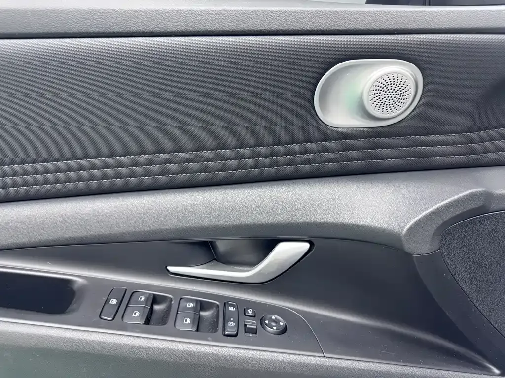Hyundai Elantra — фото 2
