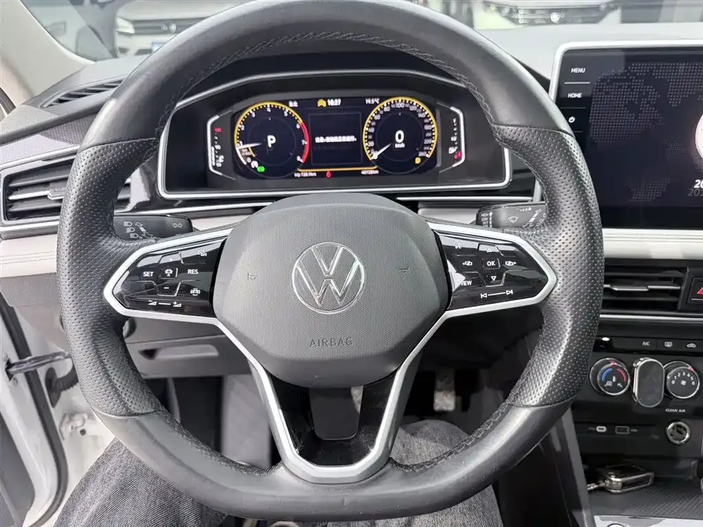 Volkswagen Tiguan L — фото 6
