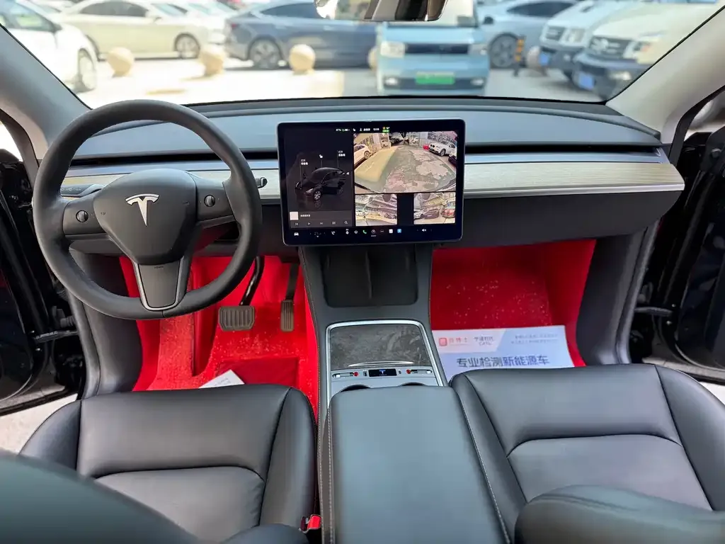 Tesla Model Y — фото 10