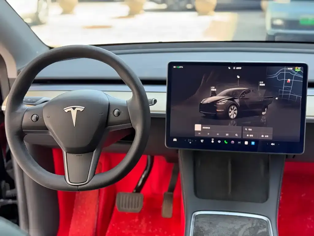 Tesla Model Y — фото 2