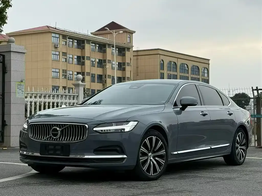 Volvo S90 — фото 1