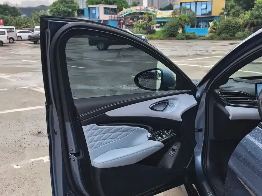 BYD Seal — фото 9