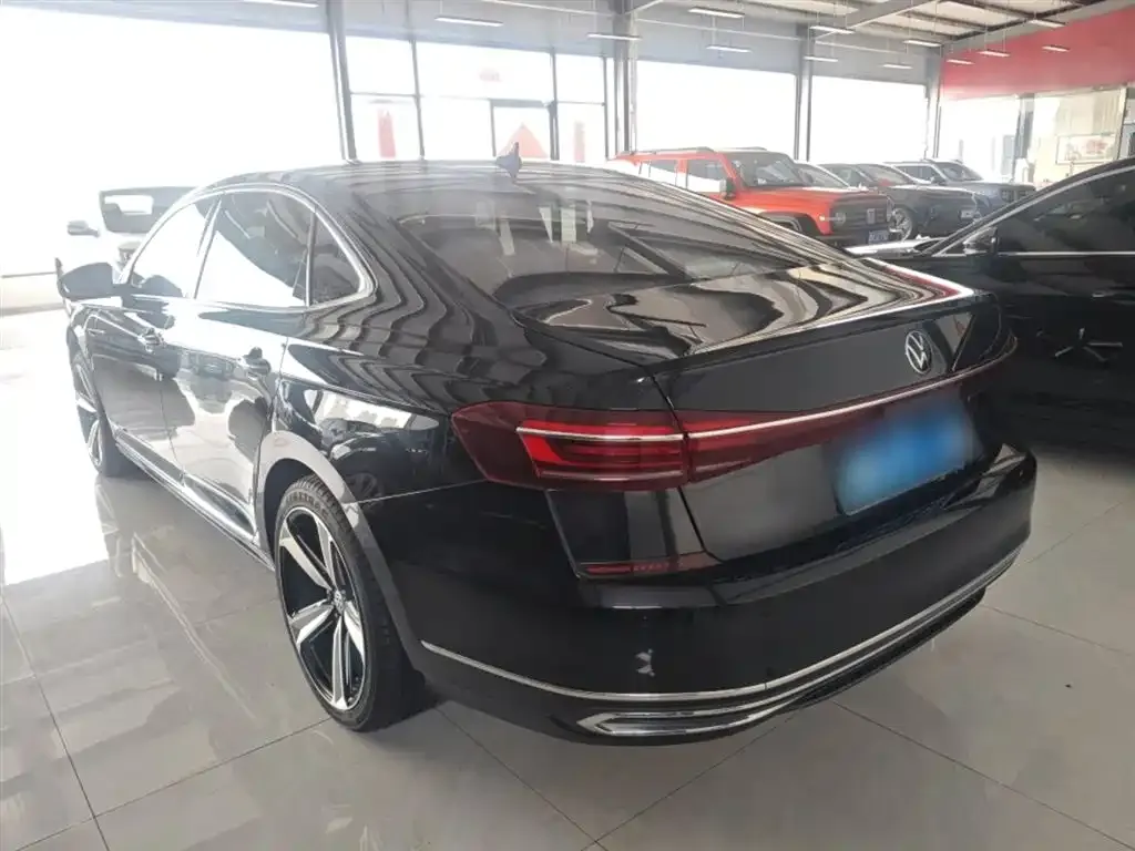 Volkswagen Passat — фото 8