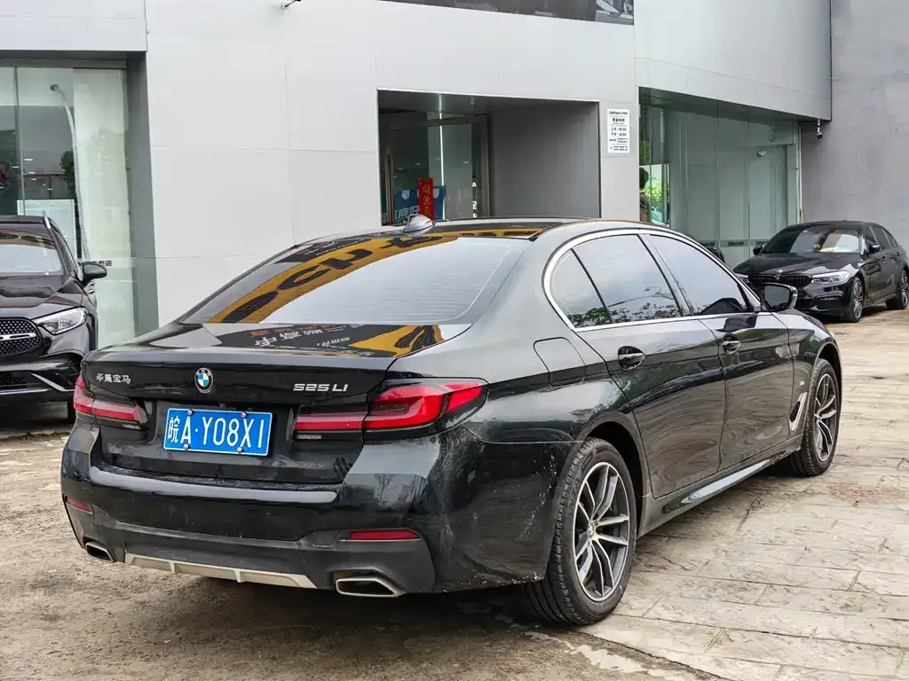 BMW 5 Series — фото 10