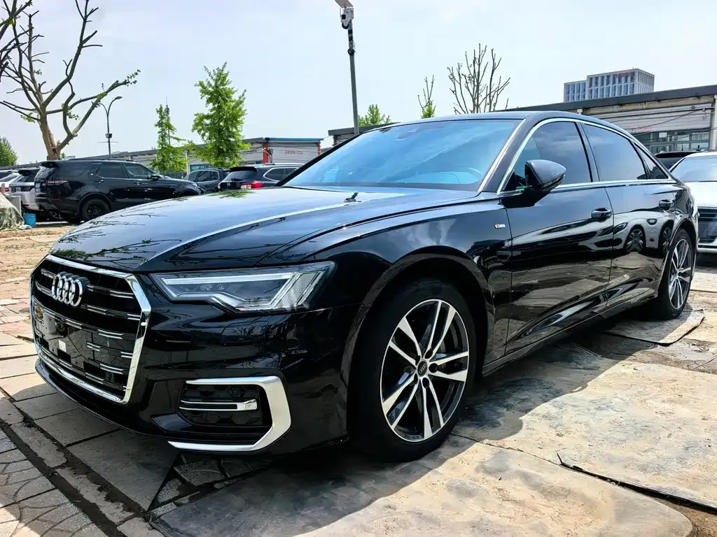 Audi A6L — фото 1