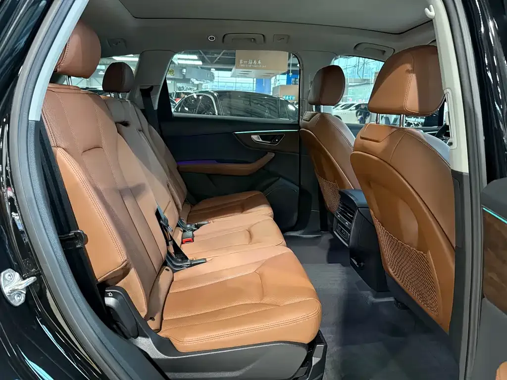 Audi Q7 2023 из CN, фото 3