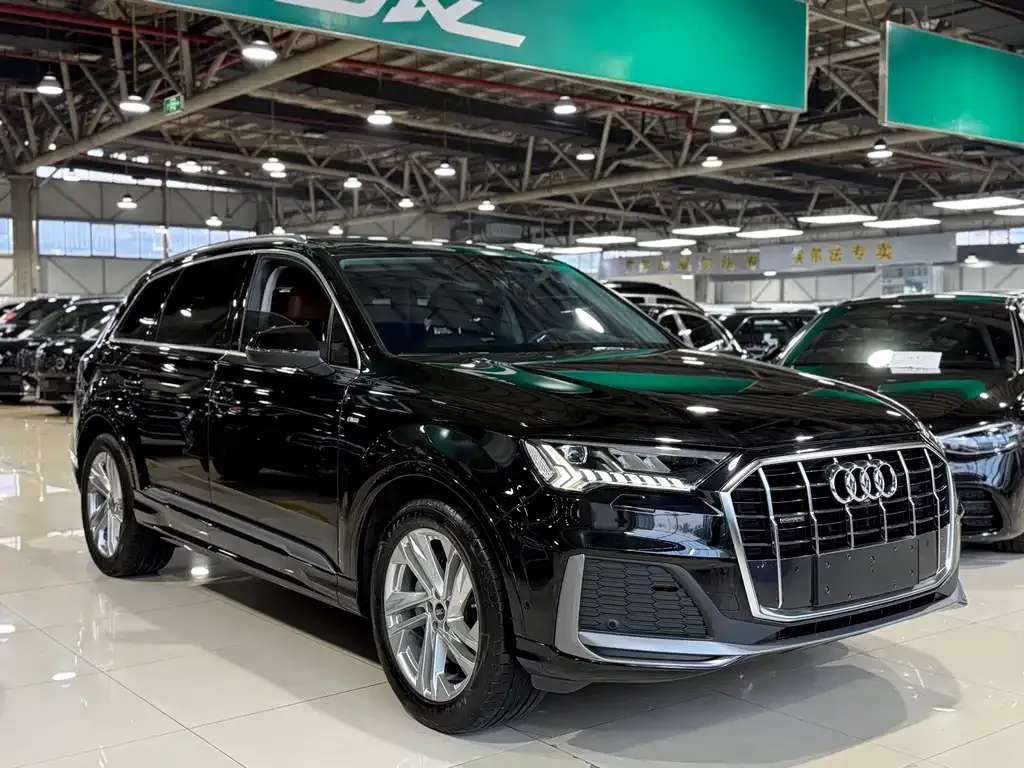 Audi Q7 2023 из CN, фото 2