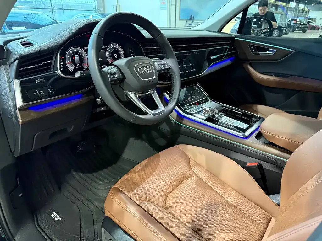 Audi Q7 2023 из CN, фото 7