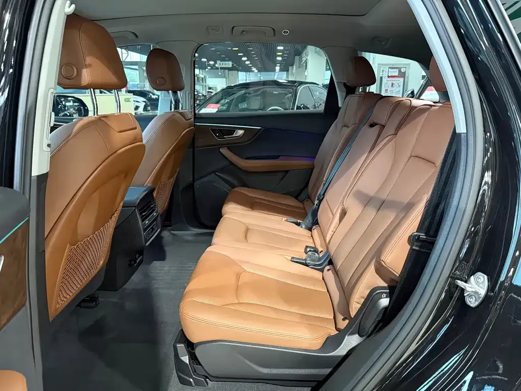 Audi Q7 2023 из CN, фото 4