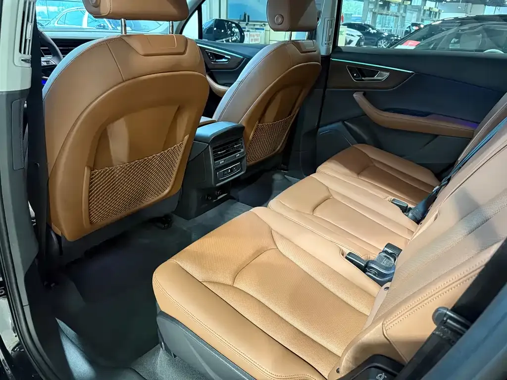 Audi Q7 2023 из CN, фото 6
