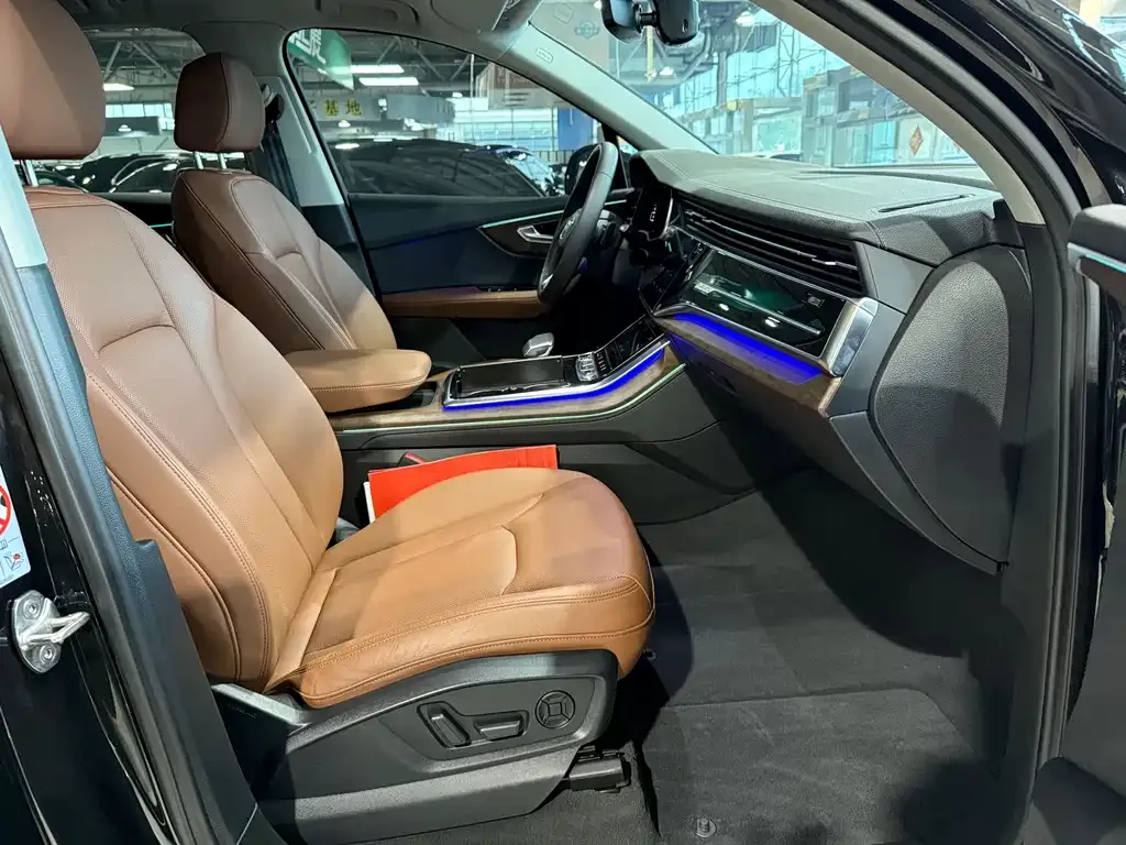Audi Q7 2023 из CN, фото 9