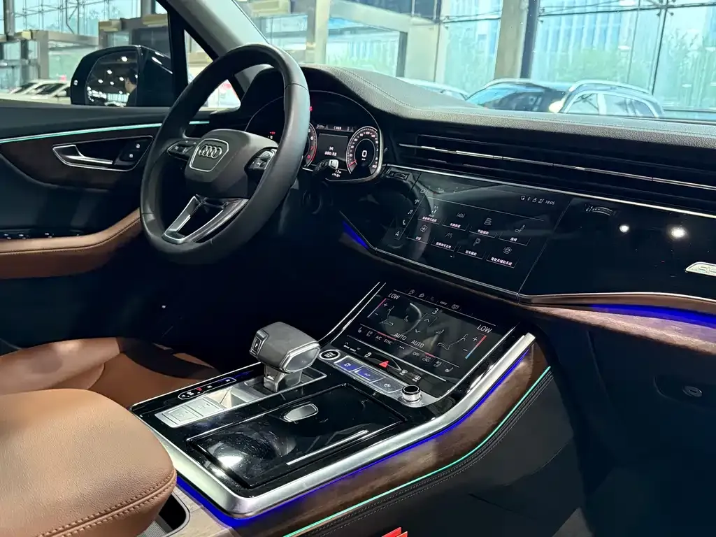 Audi Q7 2023 из CN, фото 10