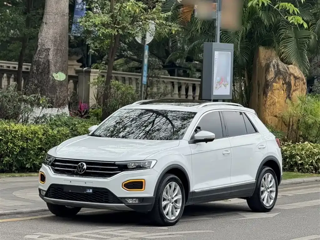Volkswagen T-Roc — фото 1