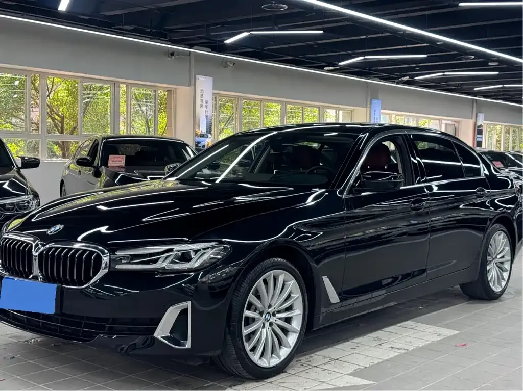 BMW 5 Series — фото 1