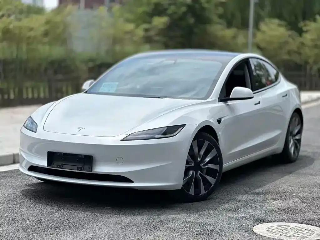Tesla Model 3 — фото 1