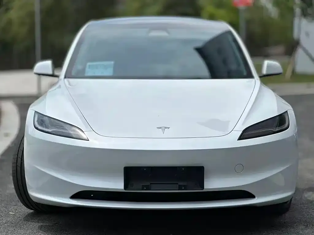 Tesla Model 3 — фото 2