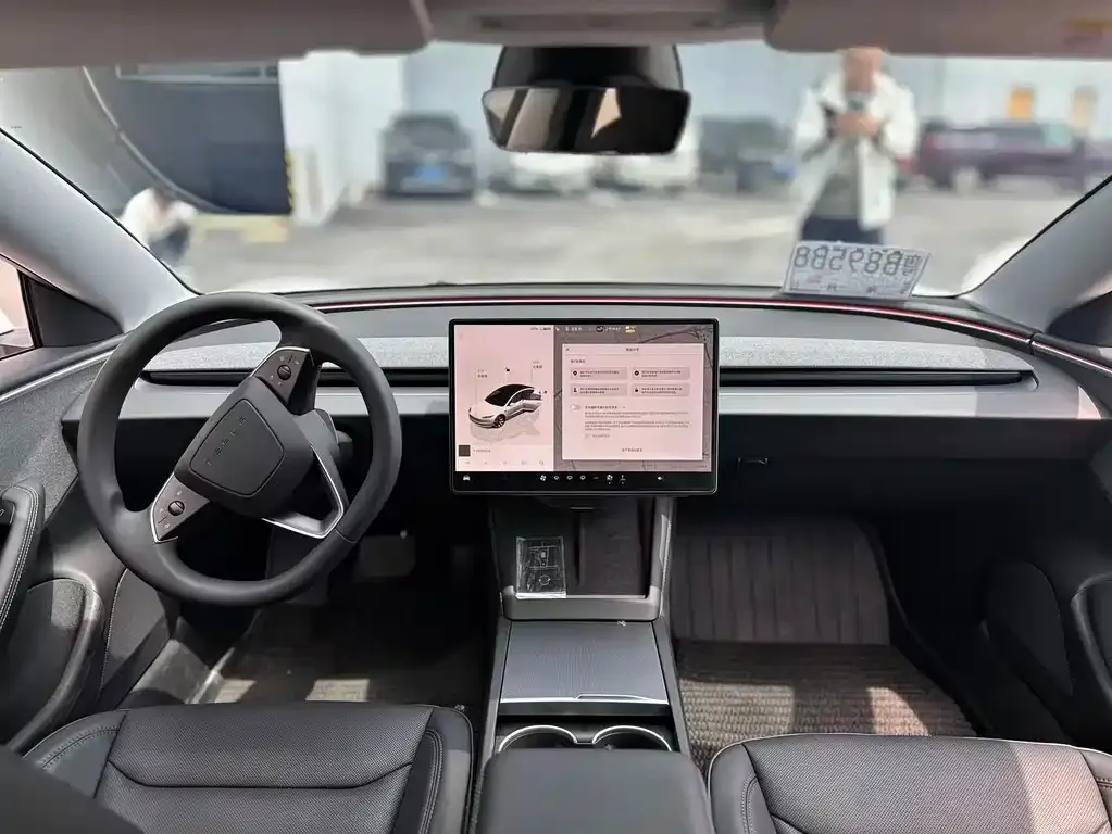 Tesla Model 3 — фото 4