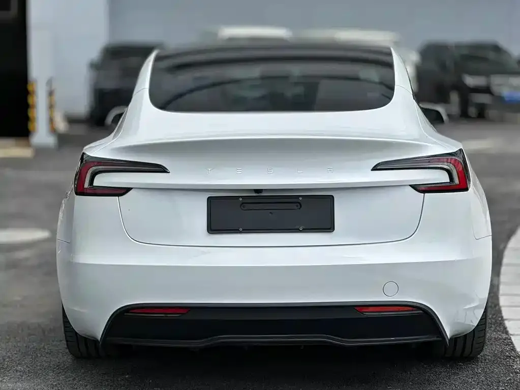 Tesla Model 3 — фото 3