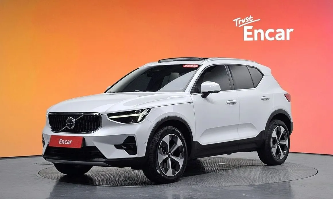 Volvo XC40 — фото 1