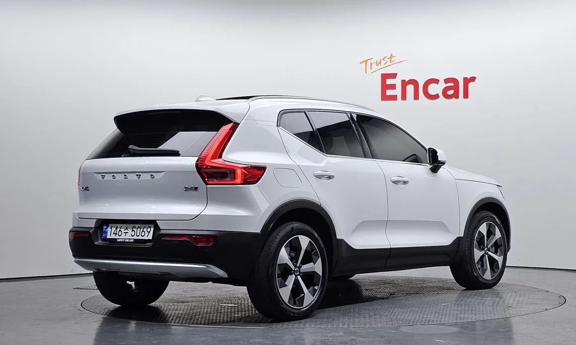 Volvo XC40 — фото 7
