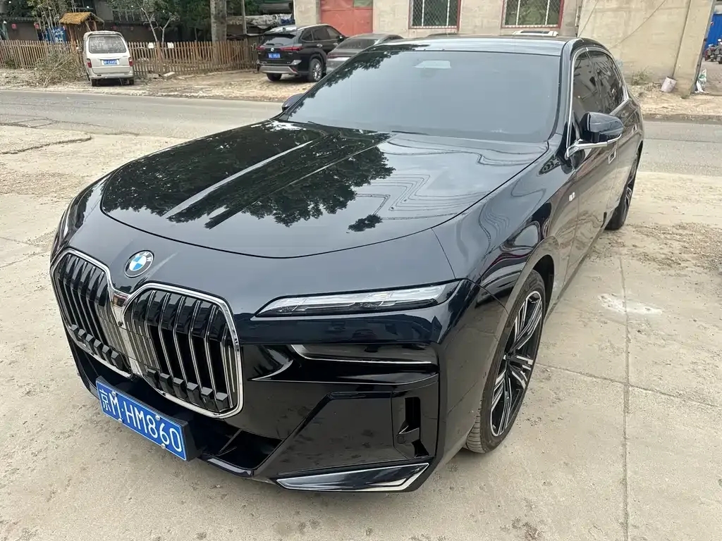 BMW 7 Series — фото 1