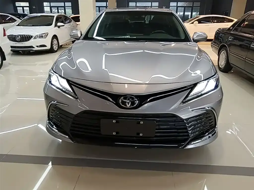 Toyota Camry — фото 8