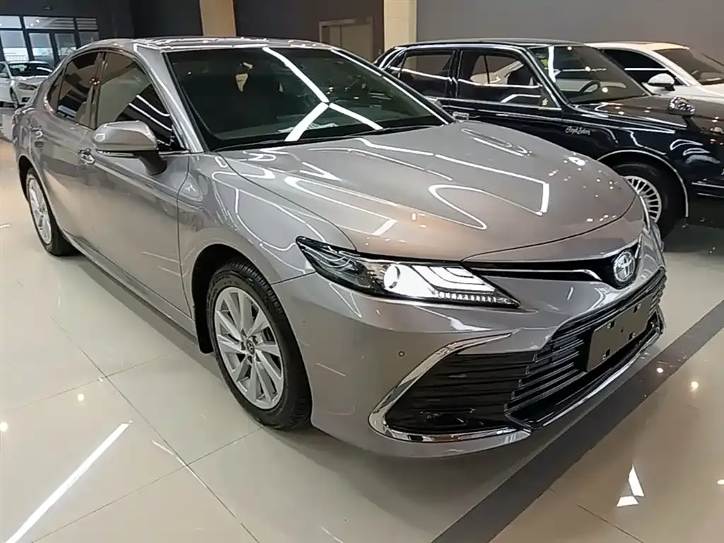 Toyota Camry — фото 9