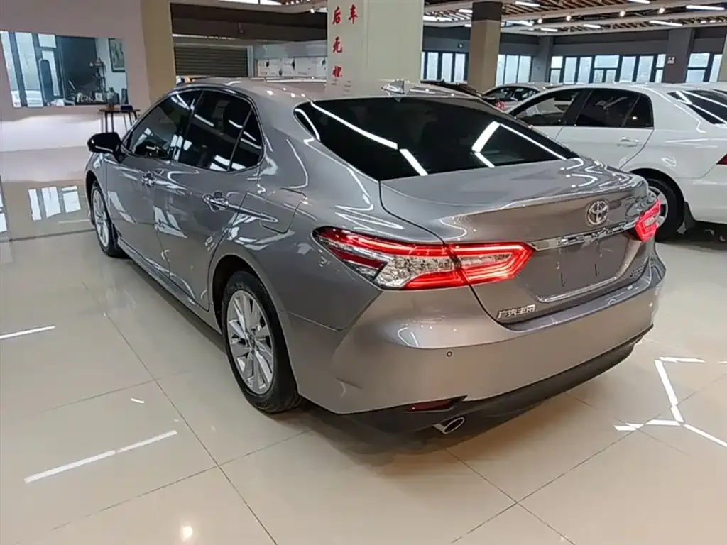 Toyota Camry — фото 6