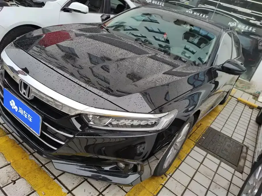 Honda Accord — фото 1