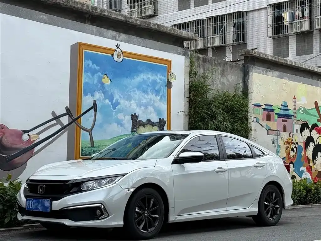 Honda Civic — фото 1