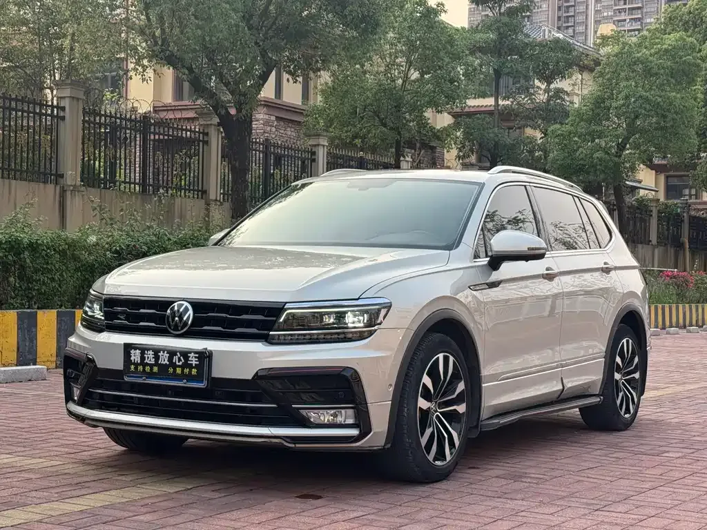 Volkswagen Tiguan L — фото 1