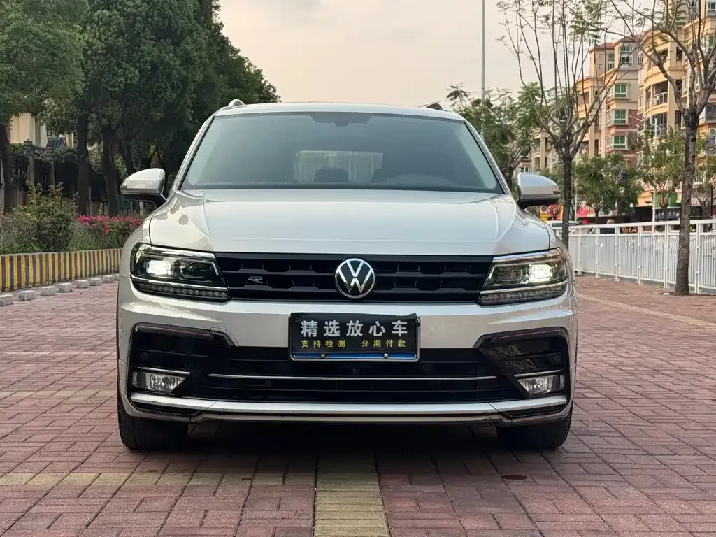 Volkswagen Tiguan L — фото 10
